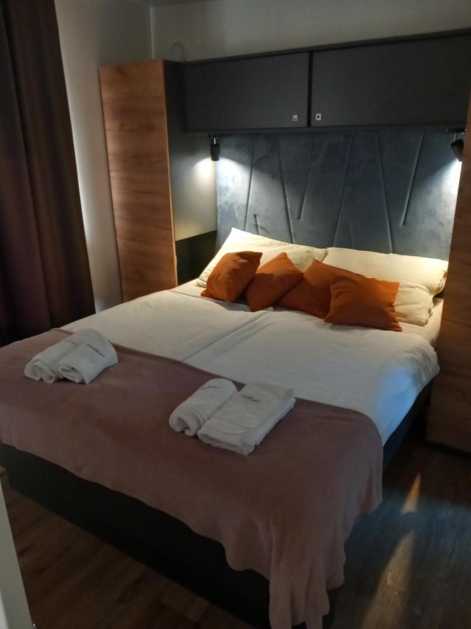 Mobile Home Anamari Biograd Na Moru Exterior photo